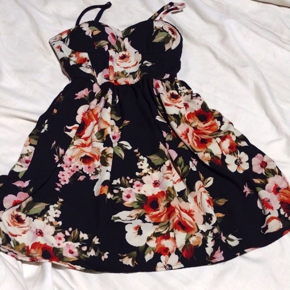 The perfect little sundress size extra small - Picture 1 of 3
